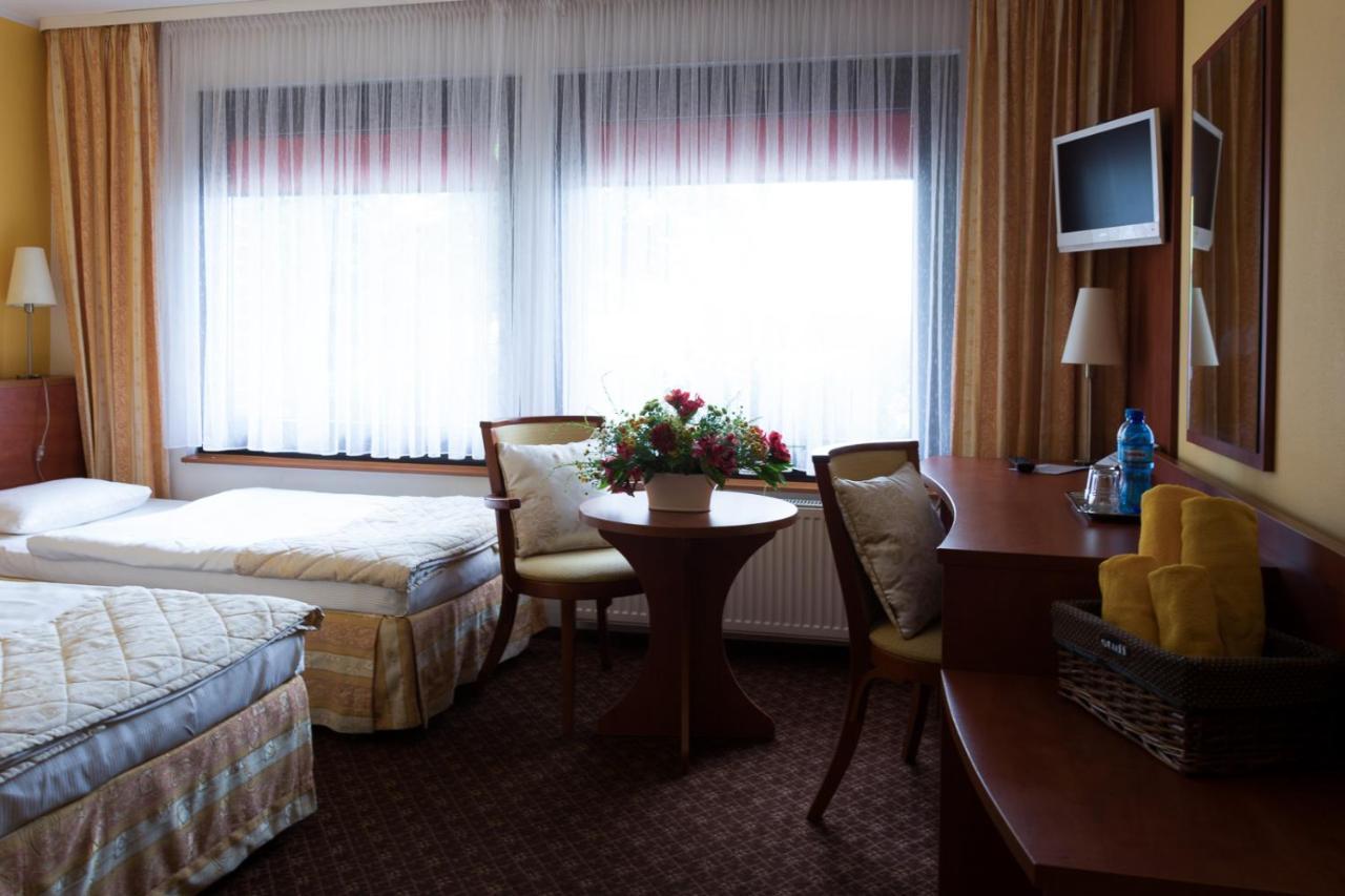 Hotel Astra Tajemniczy Ogrod ポズナン エクステリア 写真